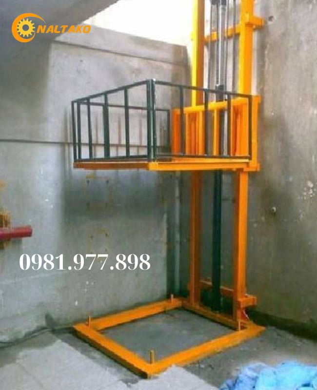 2-Post Hydraulic Freight Lift 3 2-Post Hydraulic Freight Lift 3