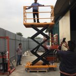 Bàn nâng điện di chuyển