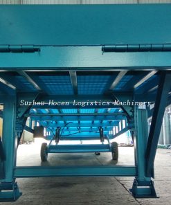 Cầu dẫn xe nâng lên container có chân chống 2