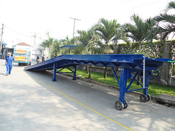 Cầu dẫn hàng lên container chất lượng tại Naltako