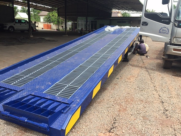 Cầu dẫn hàng lên container chất lượng tại Naltako