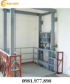 4-Post Hydraulic Cargo Lift 2