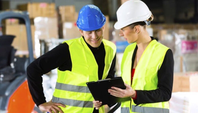 An toàn lao động trong kho là biện pháp, quy định và thực hành giúp bảo vệ người lao động khỏi tai nạn