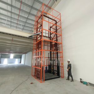 Điều đầu tiên của an toàn thiết bị nâng thủy lực là người vận hành cần được đào tạo