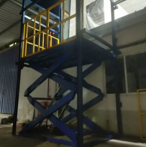 Bàn giao bàn nâng hàng tại Hưng Long