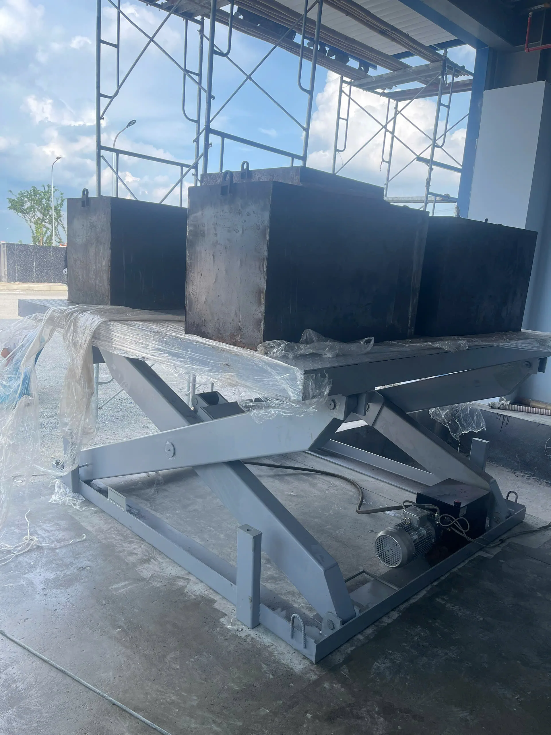 Hoàn tất quá trình bàn giao bàn nâng thủy lực tại Hana