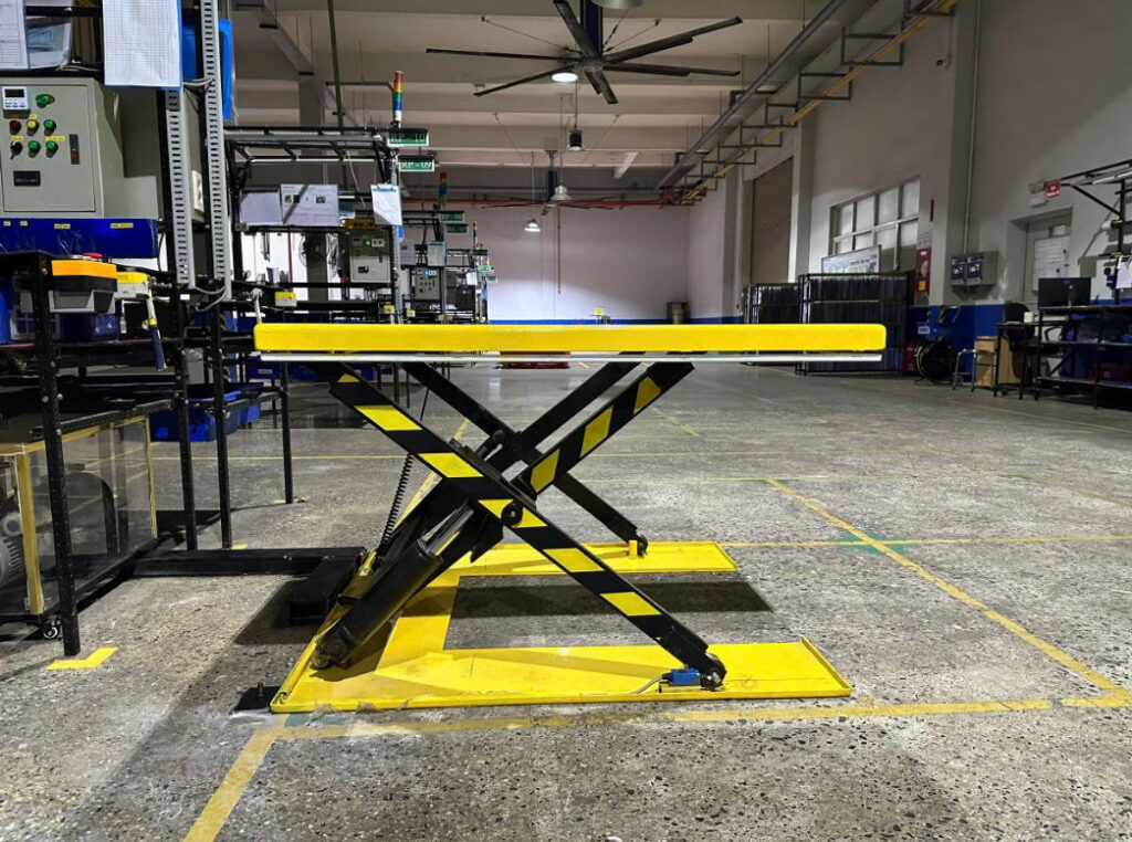 Bàn nâng thủy lực tại North Star