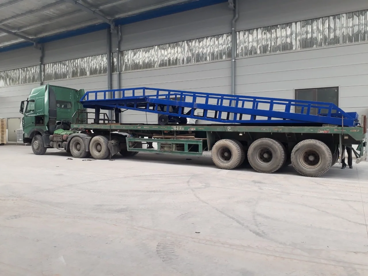 Vận chuyển bàn nâng đến doanh nghiệp tại Bắc Giang