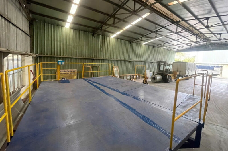 Sử dụng dock leveler kết hợp cầu công giúp nâng cao an toàn 