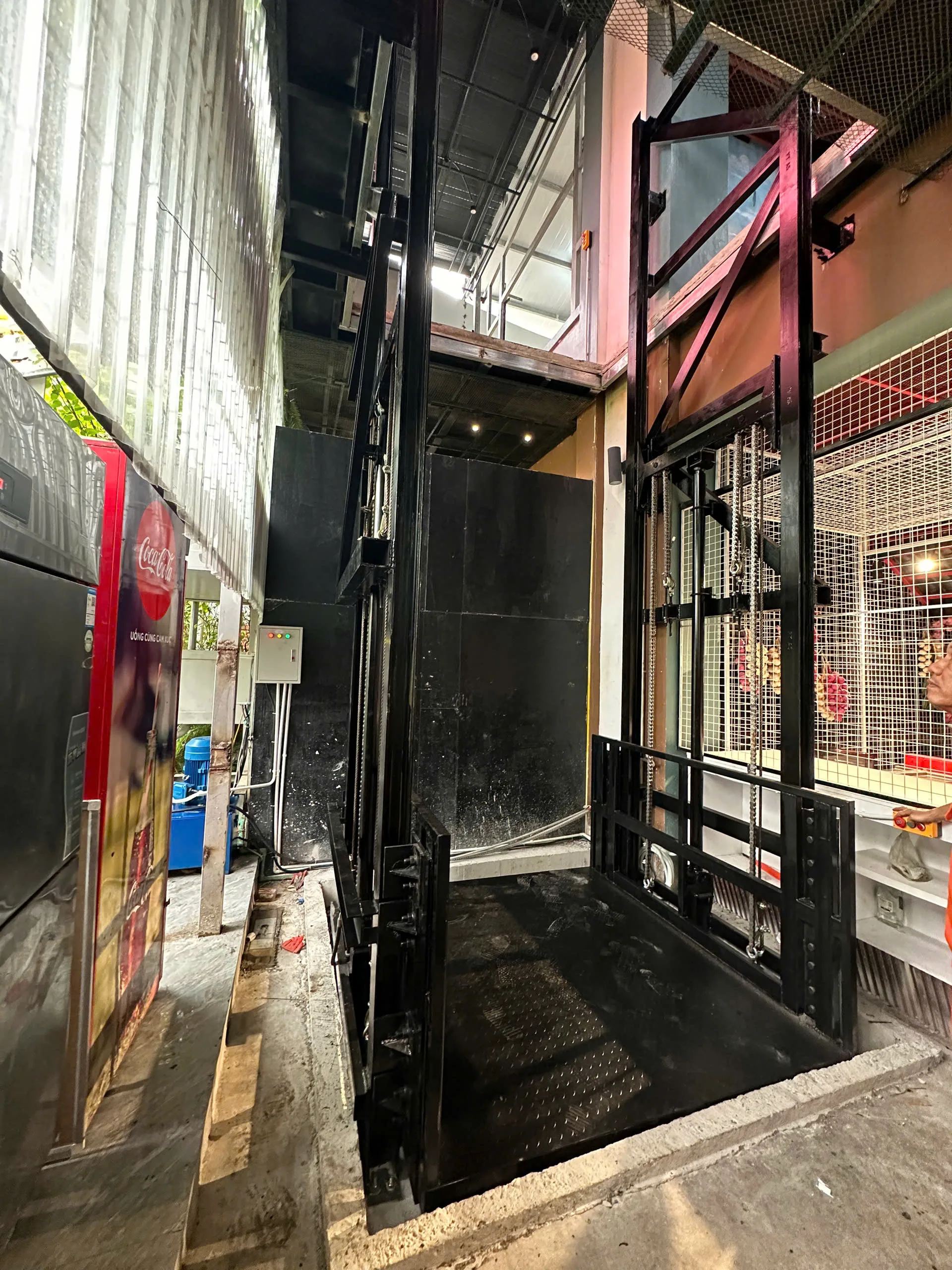 Bàn giao thang nâng và hướng dẫn sử dụng cho doanh nghiệp