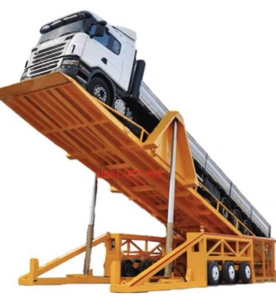 Bàn nâng đổ liệu di chuyển được trang bị hệ thống bánh xe