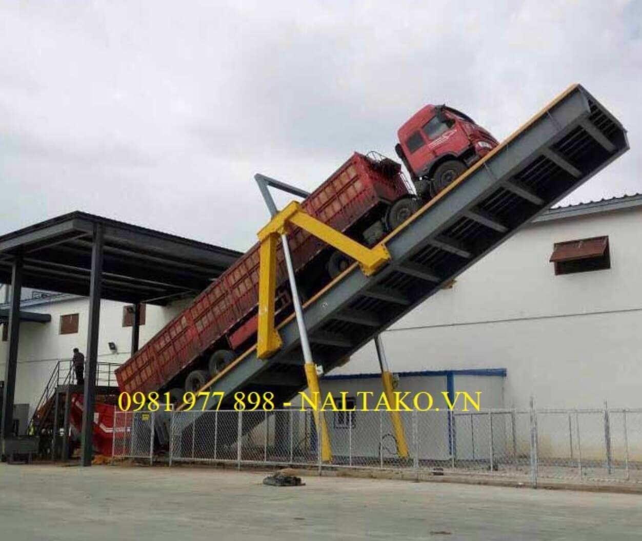 Bàn nâng xe đổ liệu – Bàn nâng xe container 2 Bàn nâng xe đổ liệu – Bàn nâng xe container 2