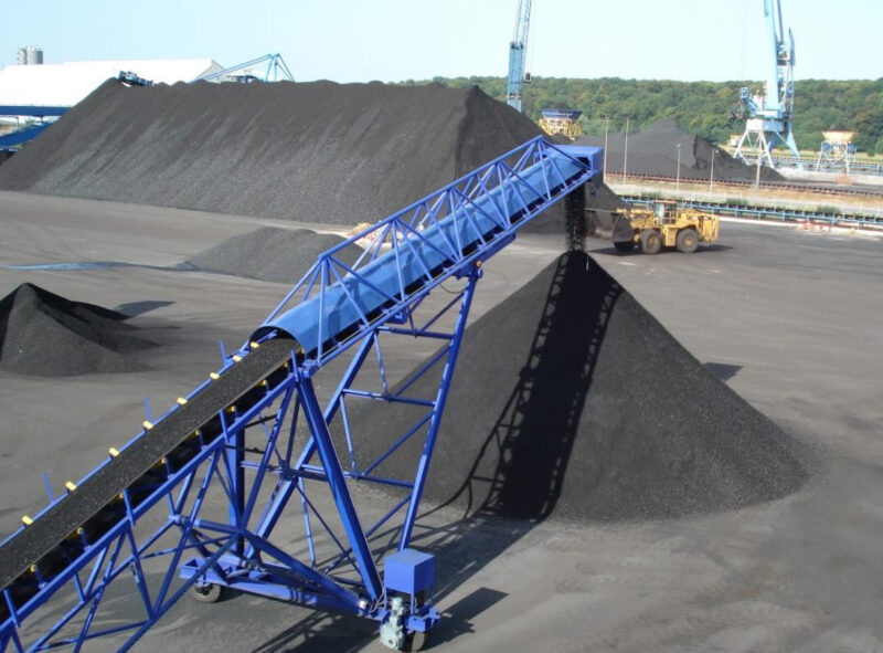 Băng tải than là hệ thống cơ khí giúp vận chuyển than từ địa điểm này đến địa điểm khác 