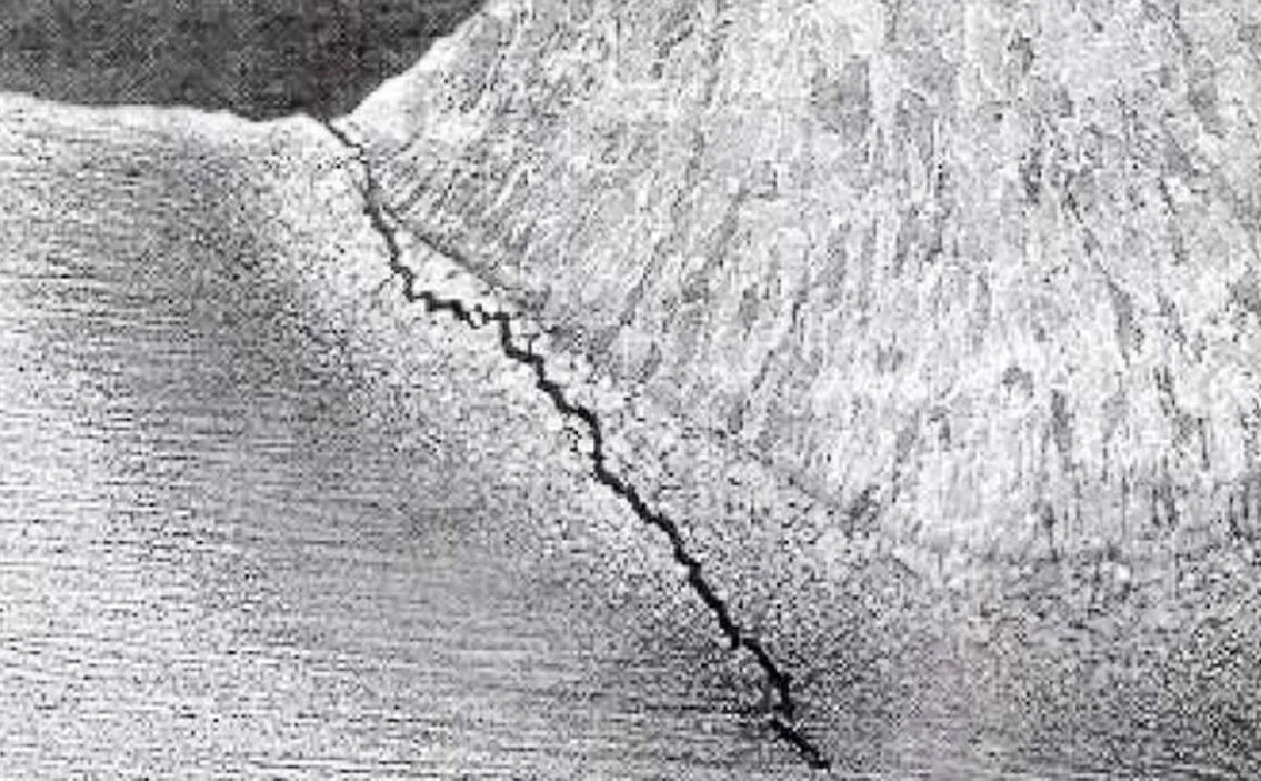 Cần bảo dưỡng bàn nâng thủy lực khi khung hàn bị nứt