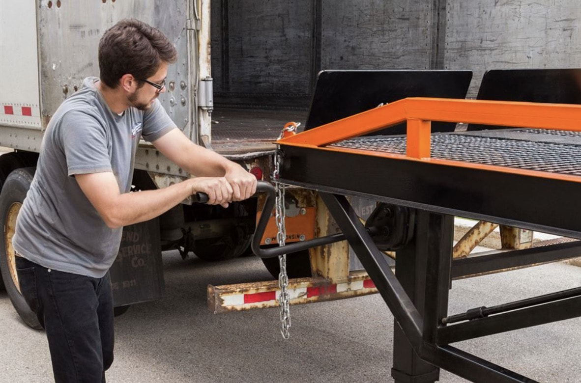 Cầu xe nâng gặp sự cố sau thời gian sử dụng