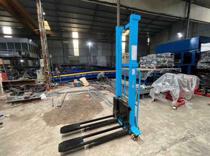 Bảo dưỡng xe nâng tay thủy lực 