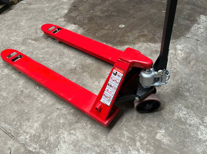 Bảo trì xe nâng tay là kiểm tra các bộ phận bị hao mòn 