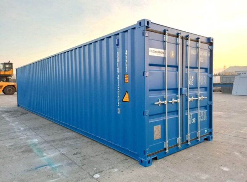 Container dùng để di chuyển hàng hóa với các loại container khác nhau