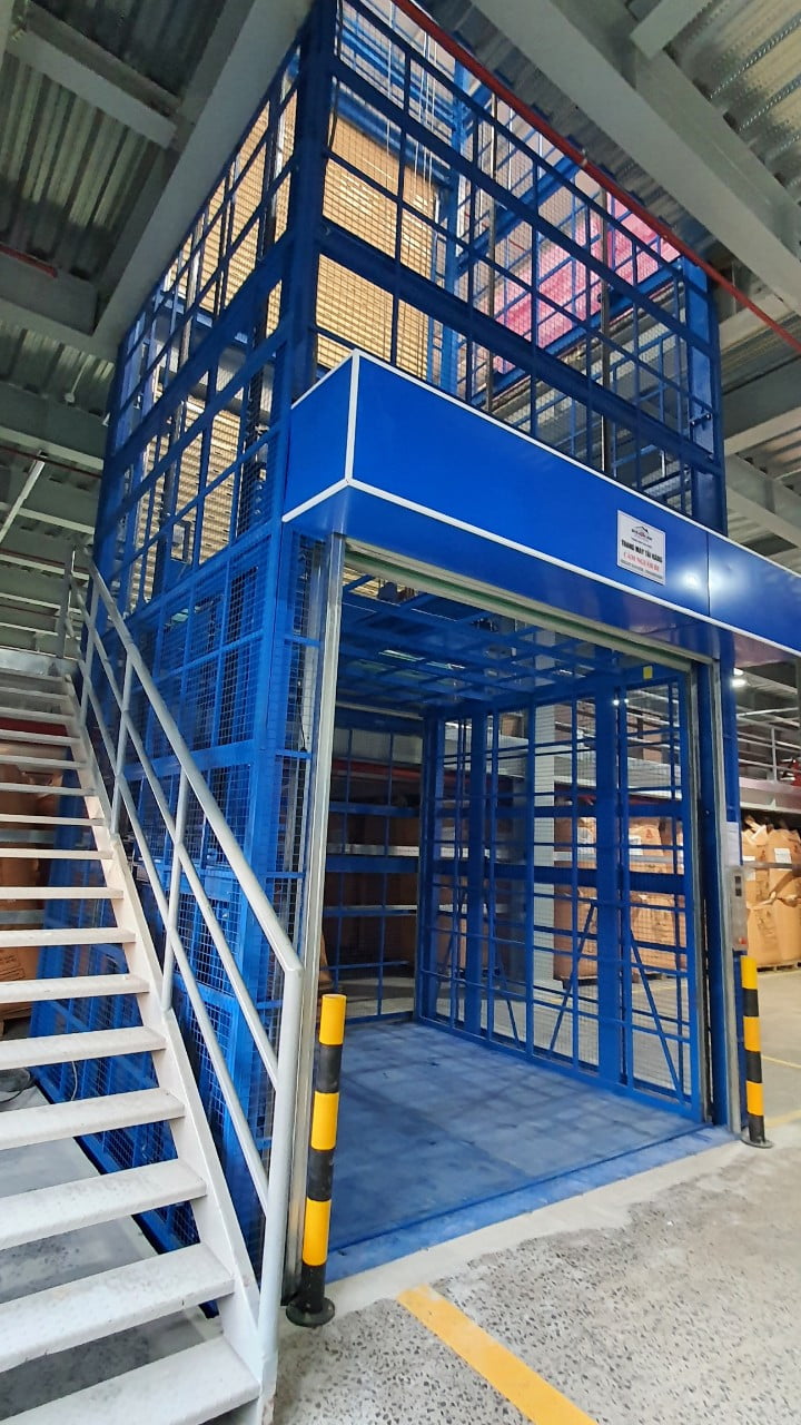 Thang nâng cố định