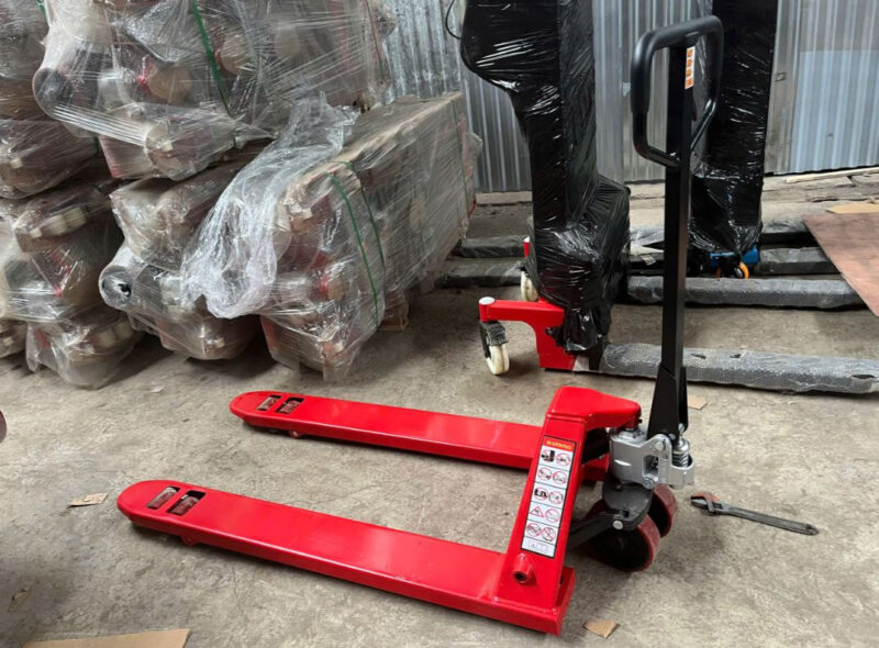 Bảo dưỡng xe nâng tay định kỳ giúp tăng tuổi thọ cho xe nâng 