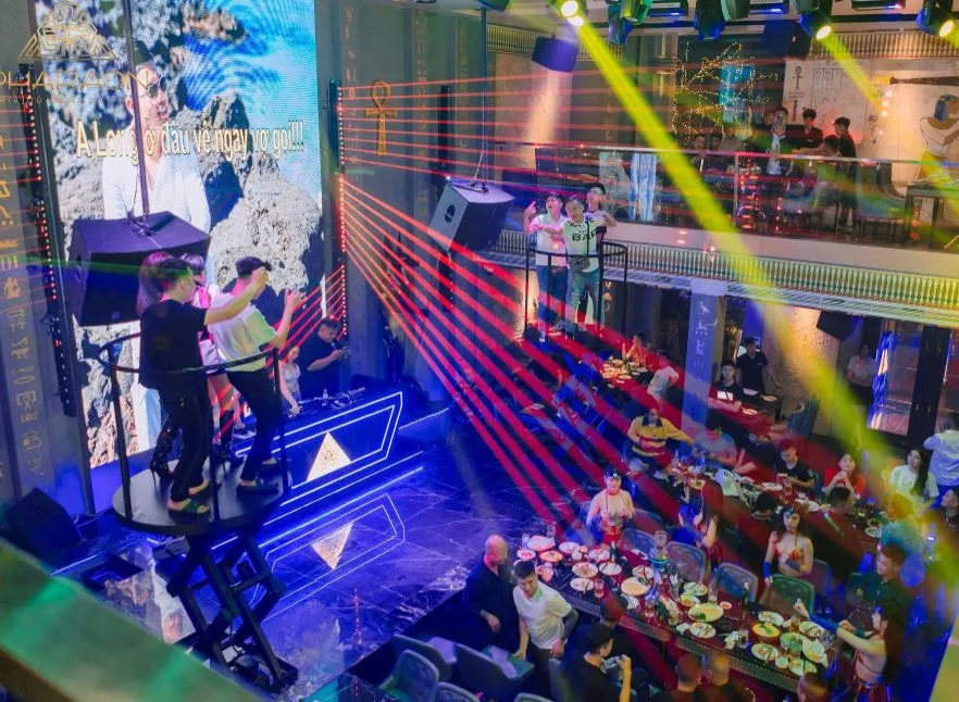 Bàn nâng người giúp tạo hiệu ứng sân khấu đặc biệt