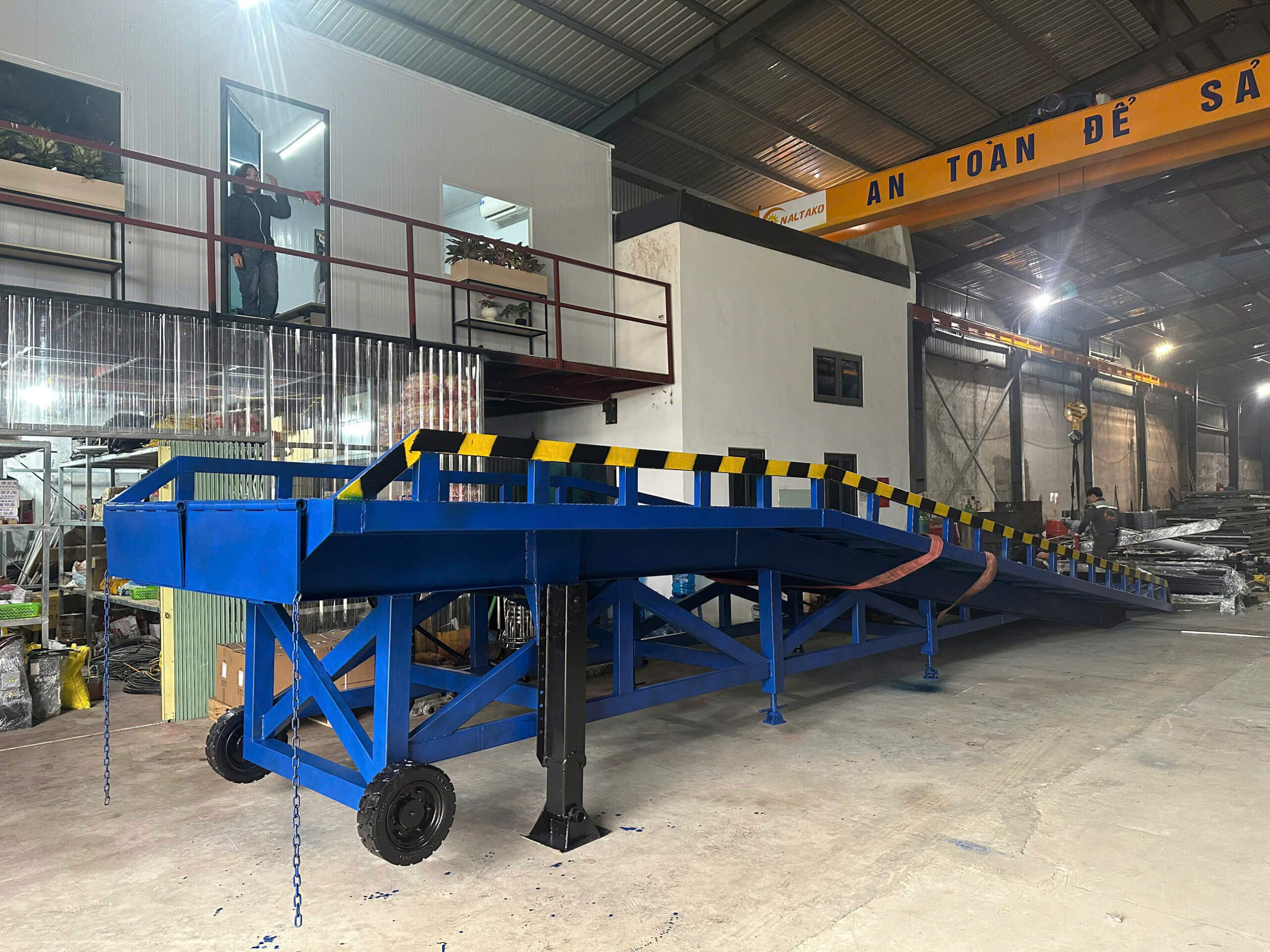 Cầu Dẫn Lên Container