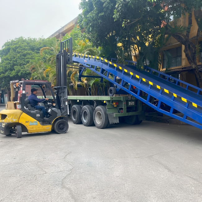 Sử dụng cầu dẫn xe nâng Naltako giúp đảm bảo an toàn cho người vận hành và hàng hóa