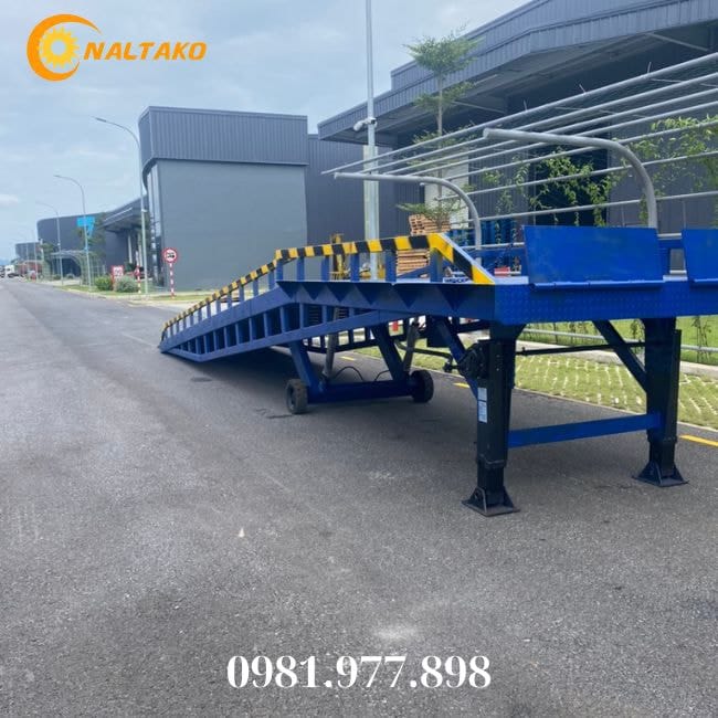 Cầu Dẫn Lên Container