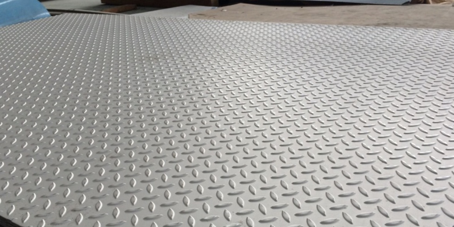 Mặt sàn tôn nhóm chống trơn trượt, đảm bảo an toàn