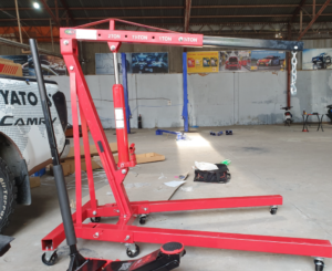 Cẩu móc động cơ