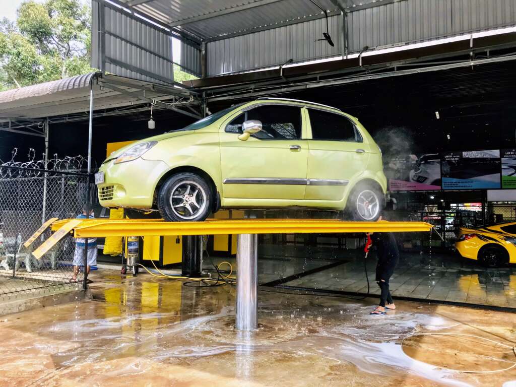 Cầu nâng rửa xe ô tô