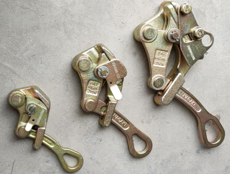 Cóc kẹp cáp là thiết bị dùng để kẹp chặt cáp thép, tạo điểm kết nối tạm thời và cố định 