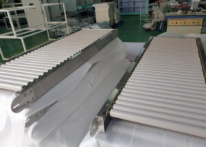 Băng tải con lăn nhựa