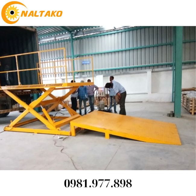Container Loading/Unloading Lift Table 2 Container Loading/Unloading Lift Table 2