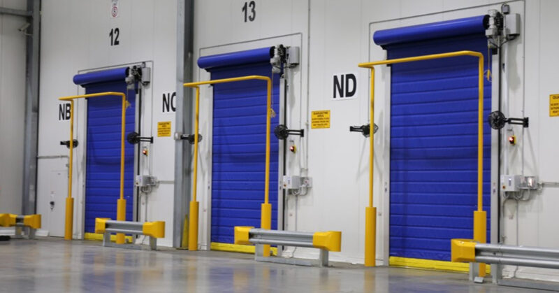 Cửa cuốn nhanh kho lạnh được thiết kế đặc biệt để sử dụng trong những môi trường có nhiệt độ thấp như kho lạnh 