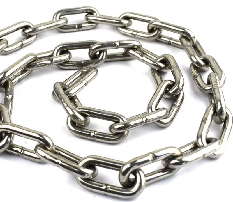 Dây xích là chuỗi mắt xích dùng trong nâng hạ và neo giằng hàng hóa 