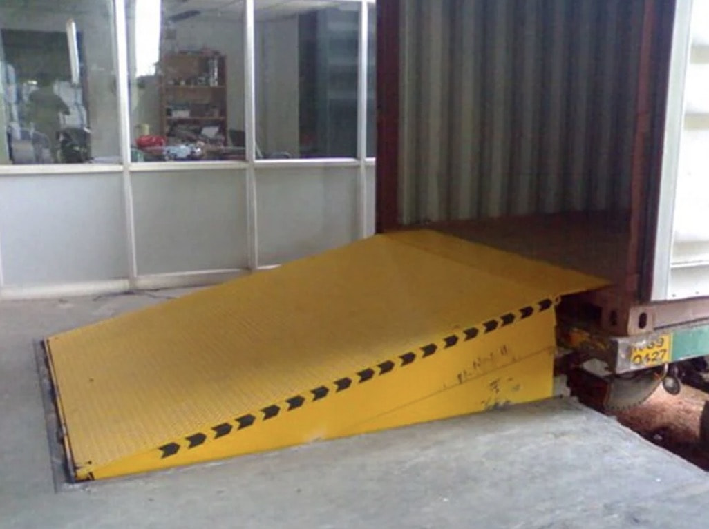 Dock container thủy lực