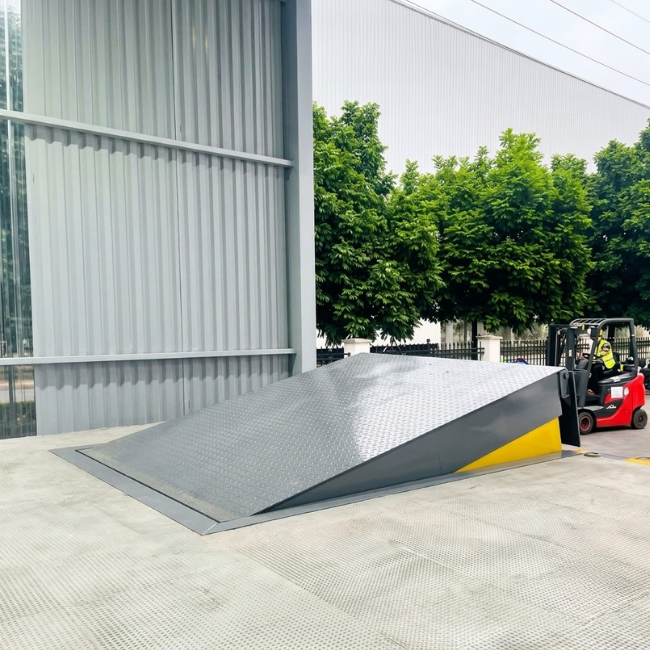 Sàn nâng tự động Dock Leveler Naltako (Kích thước 2000 x 2000 mm – Tải trọng 6 tấn)
