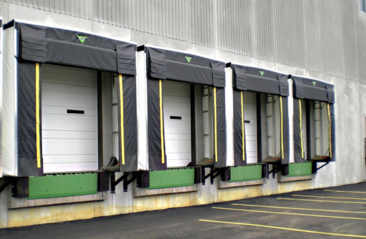 Lựa chọn loại bạt che phù hợp với kích thước cửa kho và thùng xe