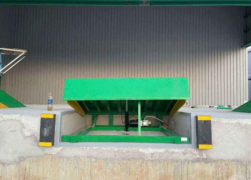 Sàn nâng thủy lực giúp cân bằng mặt phẳng của sàn xe và thùng kho
