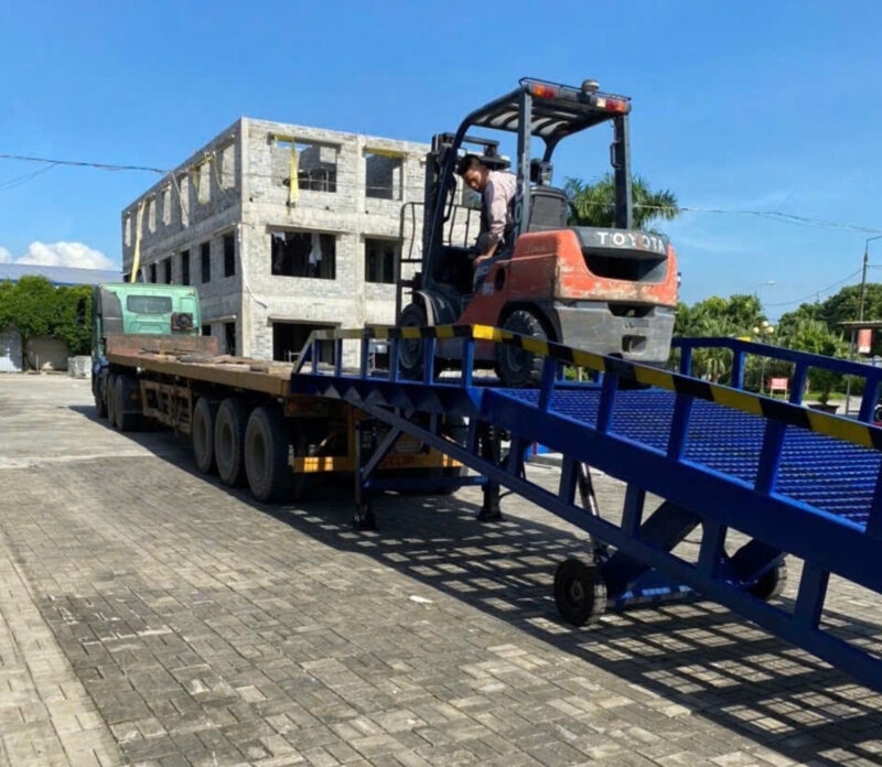 Cầu dẫn xe nâng đảm bảo tăng hiệu quả kết nối container với mặt đất