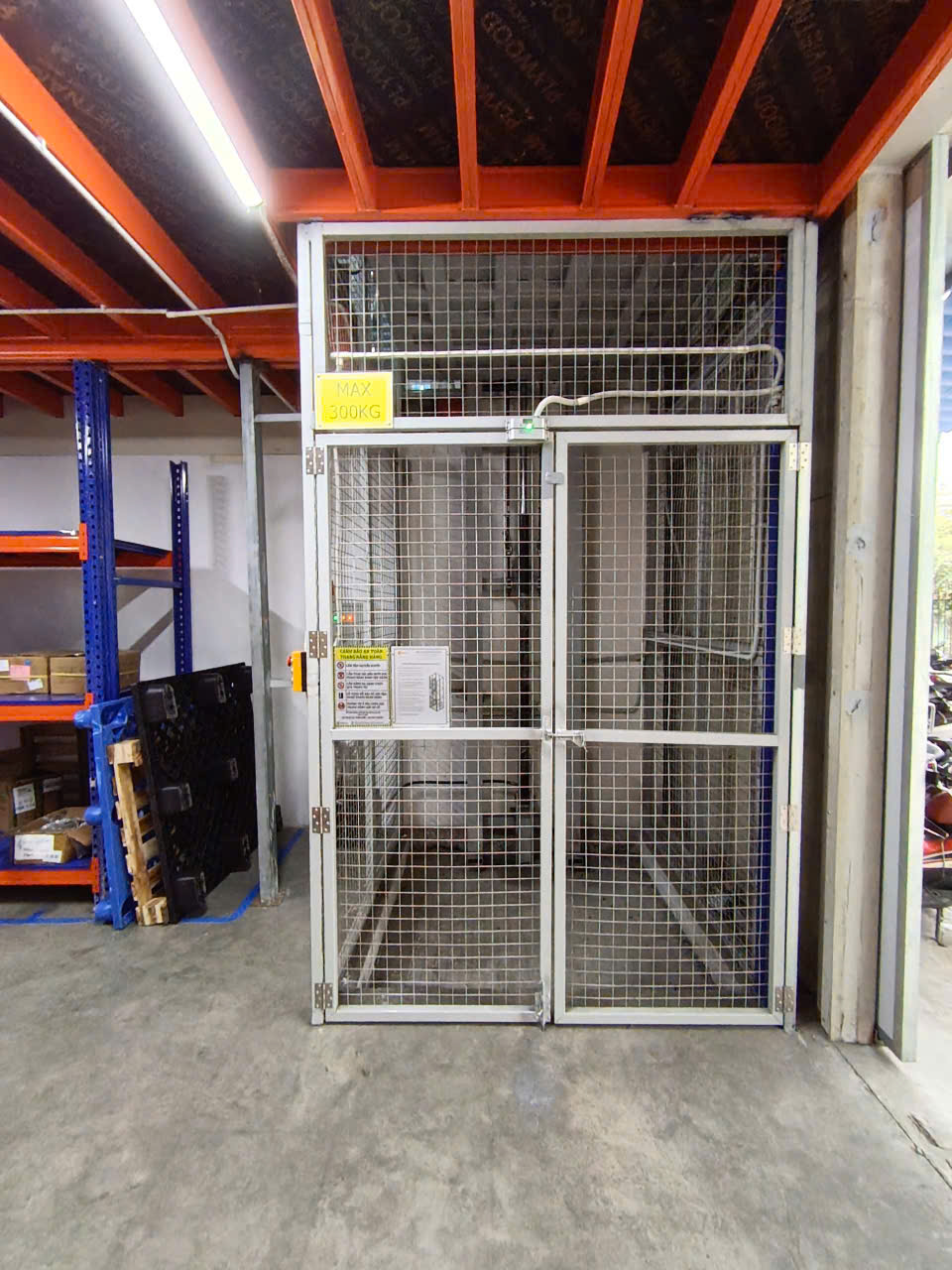 Checklist bảo dưỡng thang nâng hàng