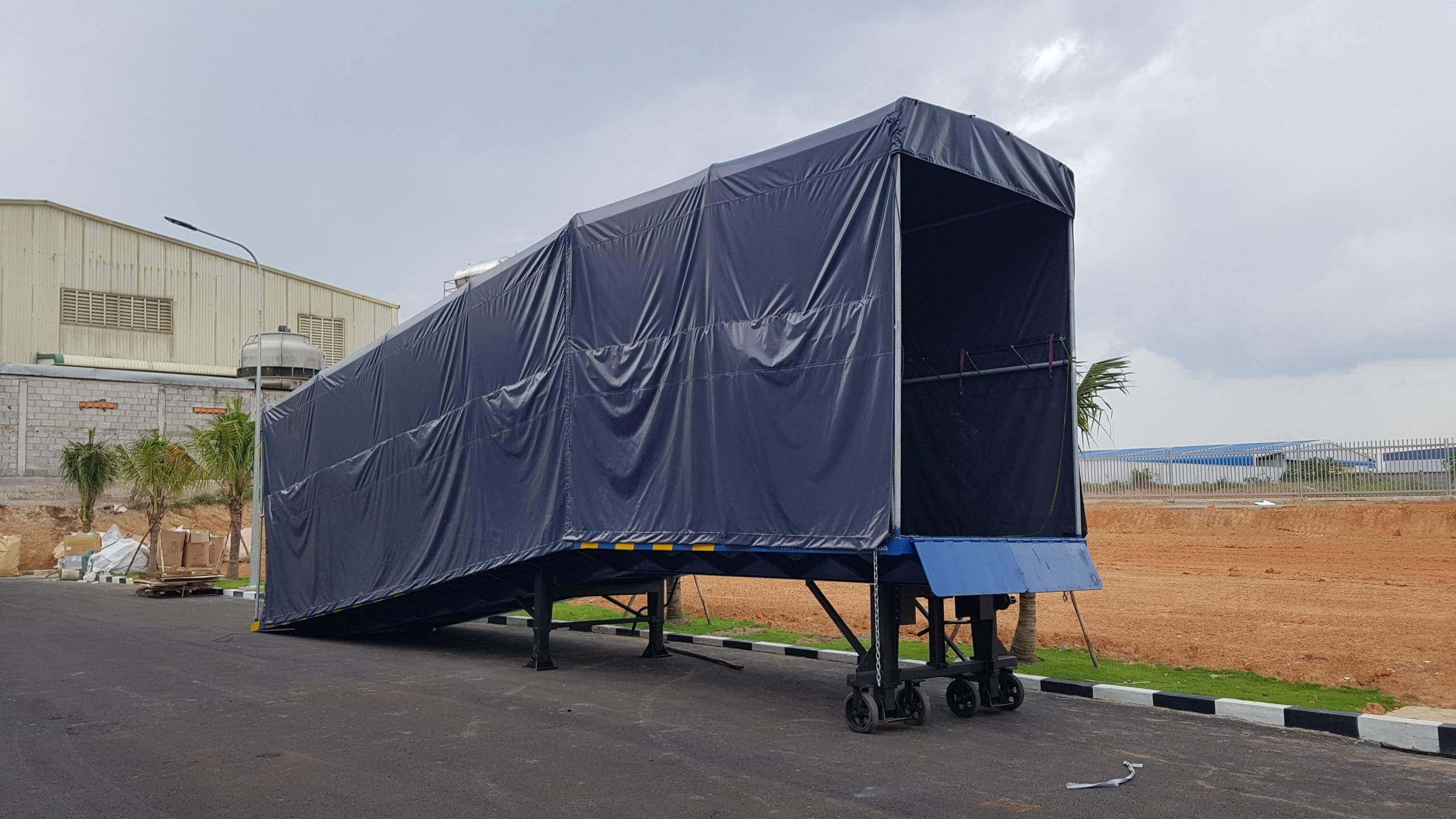 Cầu xe nâng có mái che