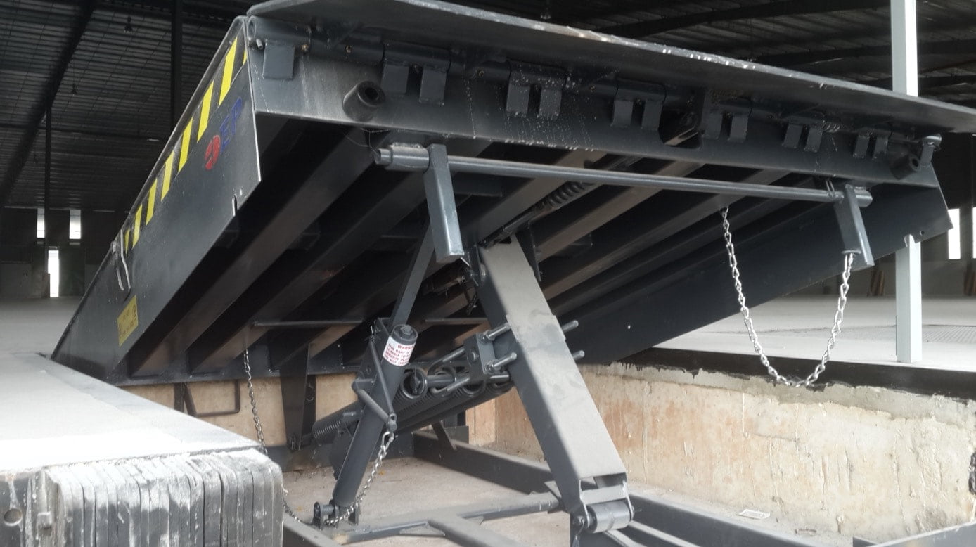 Mechanical Dock Leveler sử dụng lực nâng của lò xo