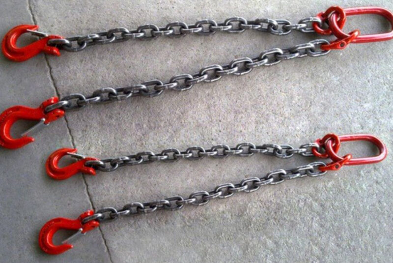Móc khóa xích sử dụng để nối móc cẩu với hàng hóa 