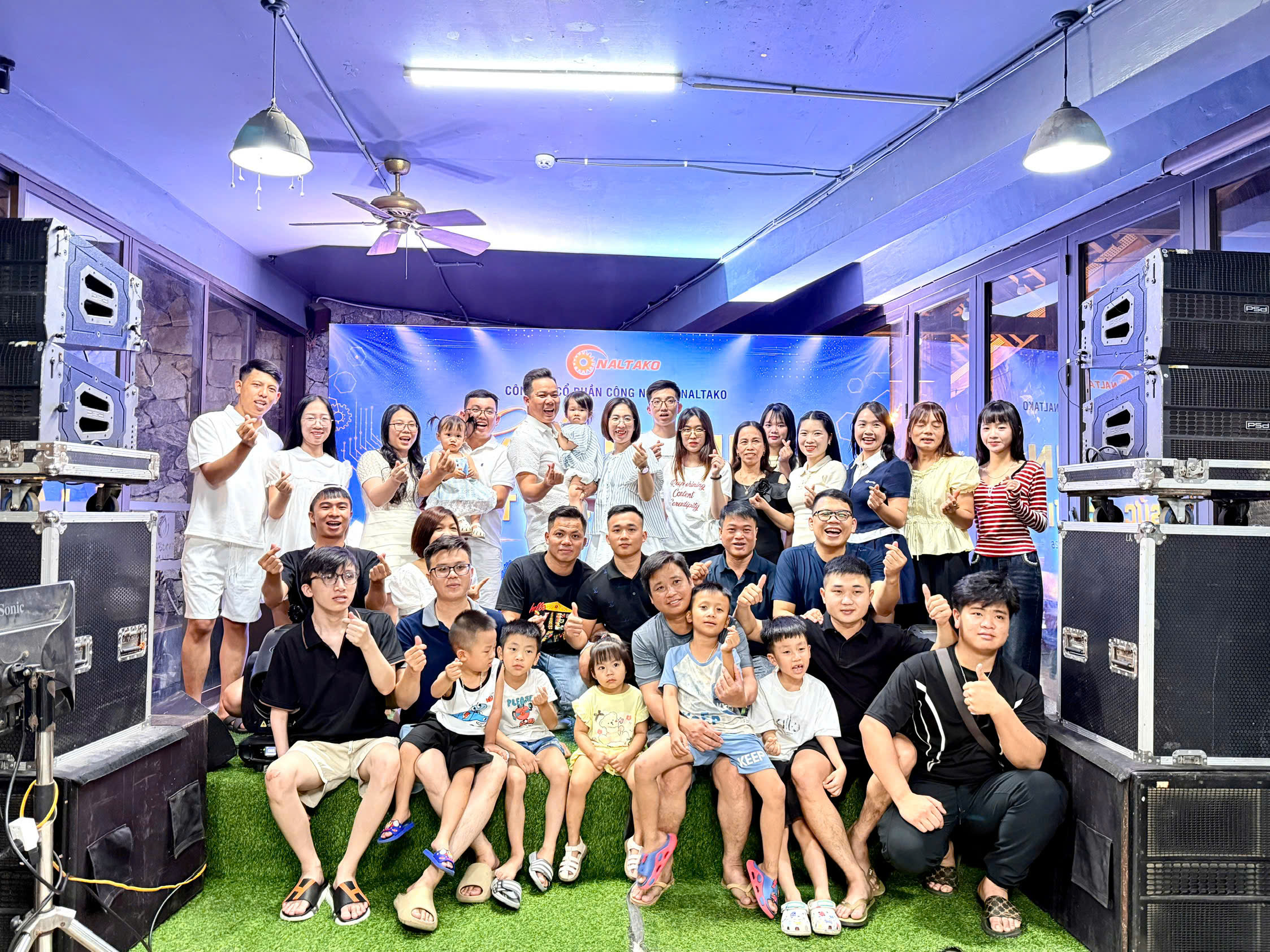 Đai gia đình Naltako tại bữa tiệc