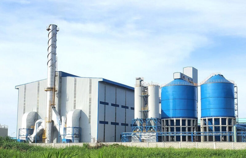 Nhà máy là nơi sản xuất quy mô lớn, thực hiện nhiều công đoạn phức tạp