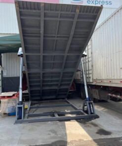 Parcel and Mail Dumping Lift Table 2