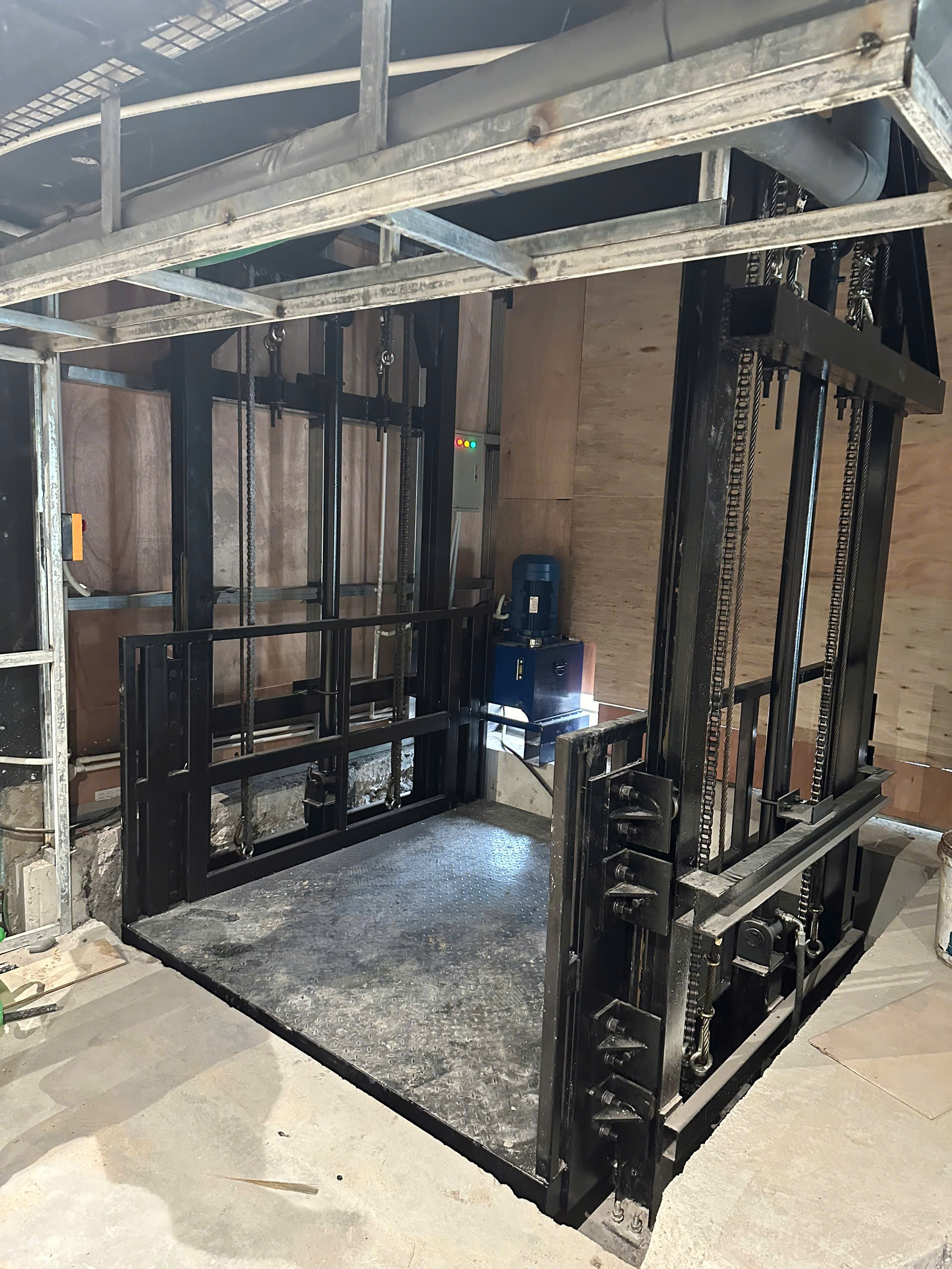 Kiểm tra và đánh giá thang nâng thủy lực 