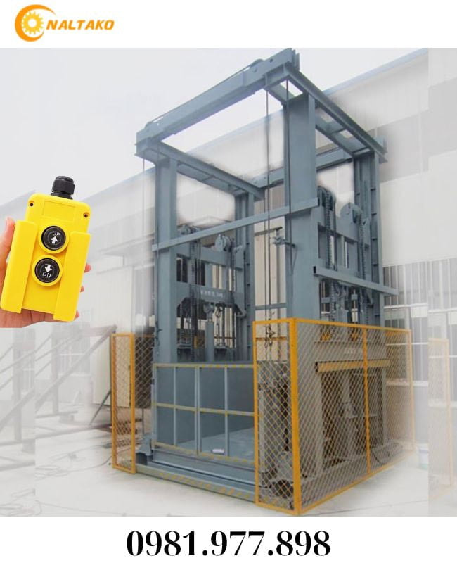 Remote-Controlled Hydraulic Cargo Lift 4 Remote-Controlled Hydraulic Cargo Lift 4